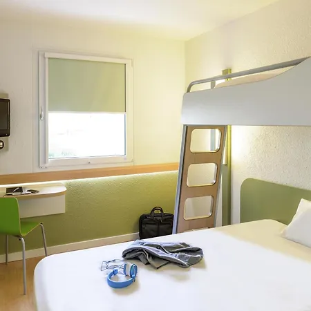 Ibis Budget Pau מלון לסקאר